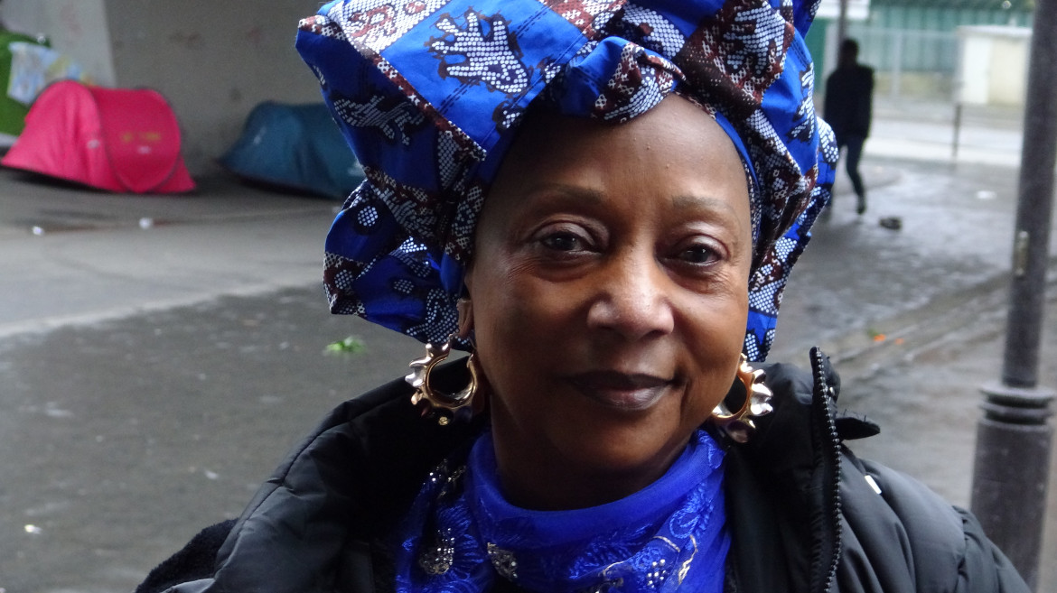 FETES DE FIN D’ANNEE MARIEME FALL DONNE LE SOURIRE AUX SANSPAPIERS